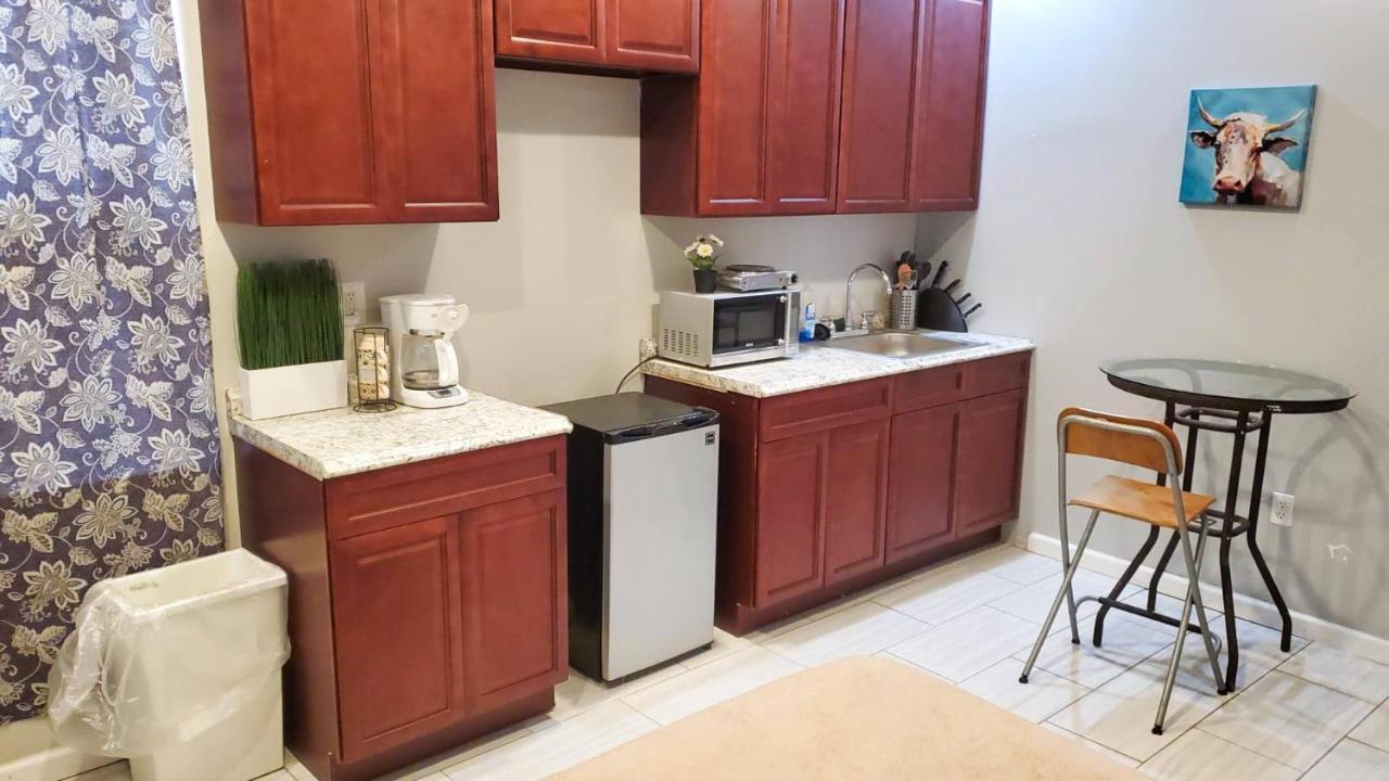 1St Floor Studio Near Airport With Small Kitchenette Lejlighed Philadelphia Eksteriør billede